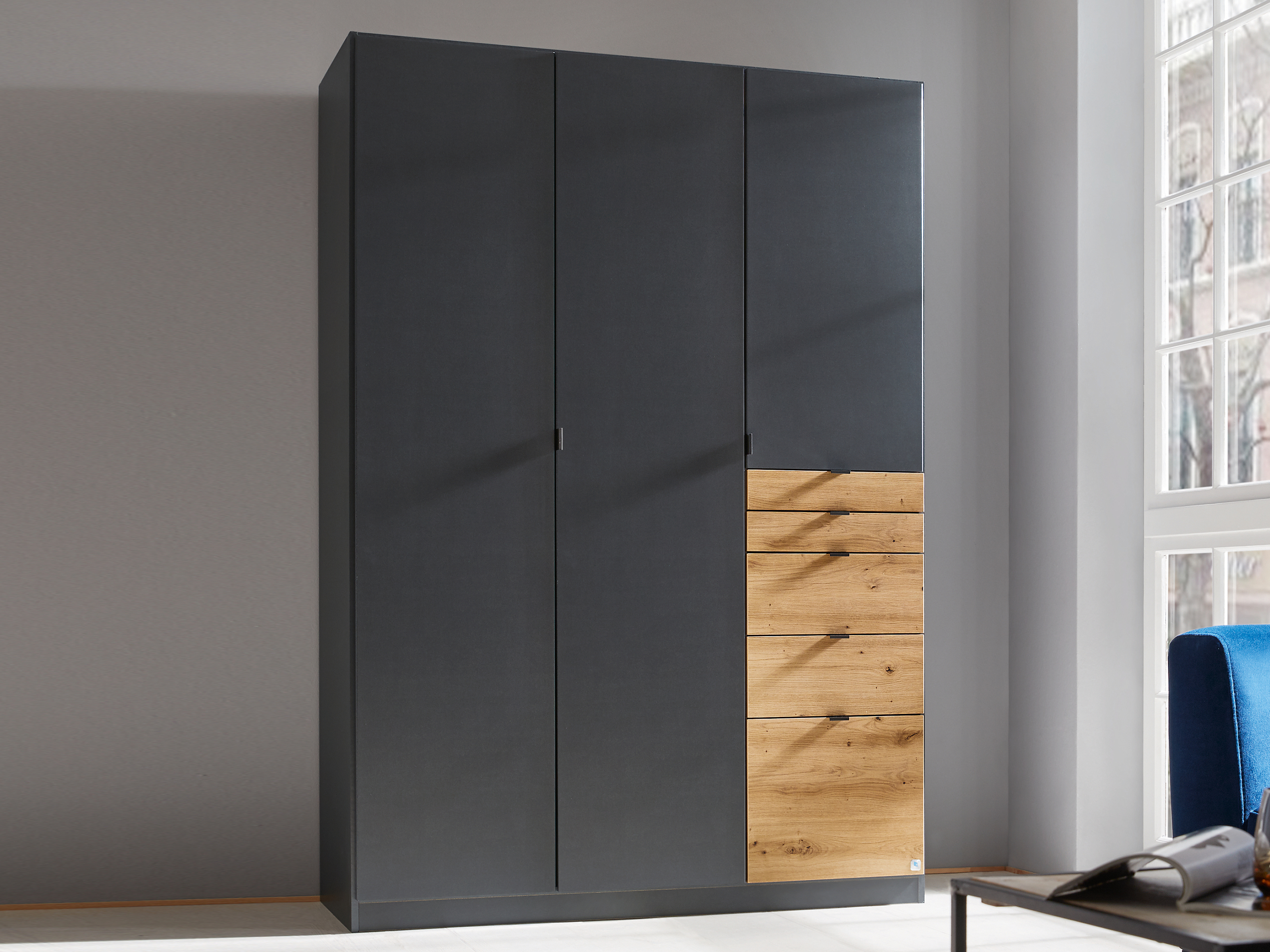 Armoire OTAMENDI 3 portes 5 tiroirs gris métal/chêne artisan