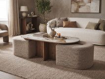 Table basse EVORYA 120 cm avec 2 poufs tissu marbre blanc/bois